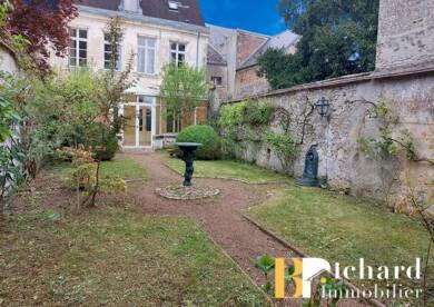 Hôtel particulier à vendre 372 700 € 9 pièces 4 chambres 175 m² Laon 02000
