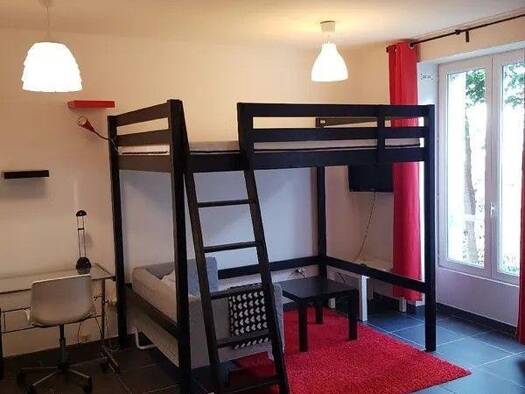 Appartement à louer - logement étudiant 390 € 1 pièce 28 m² 1er étage Saint-Étienne 42000