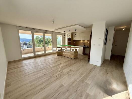 Appartement à louer 900 € 3 pièces 2 chambres 65 m² Étage 2/3 Saint Claude - Torcols Besançon 25000