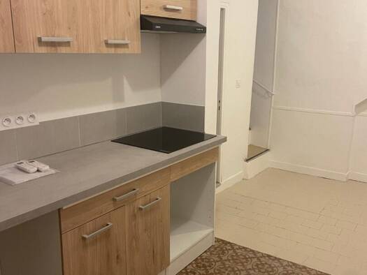 Appartement à louer 520 € 2 pièces 1 chambre 56 m² Étage 1/2 Centre Ville Pont-Saint-Esprit 30130