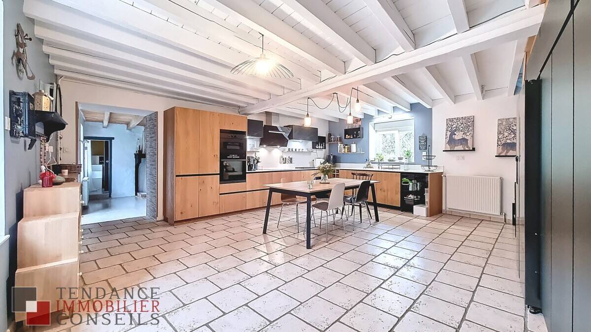 Maison à vendre, 220m², VAUX EN BEAUJOLAIS