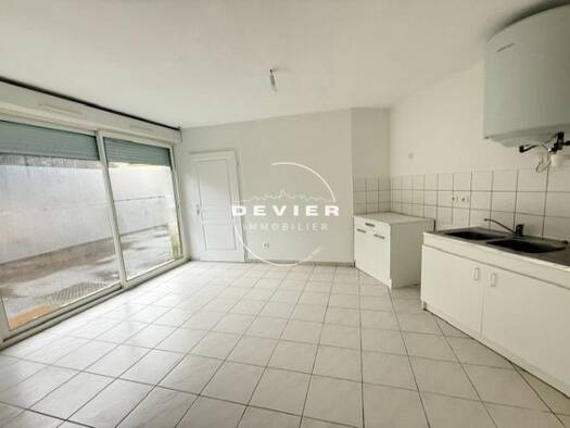 Appartement à louer 530 € 1 pièce 28,4 m² RDC Entre-Vignes 34400