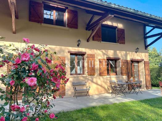 Ferme à vendre 475 000 € 6 pièces 4 chambres 180 m² 1 313 m² de terrain Saint-Savin 38300
