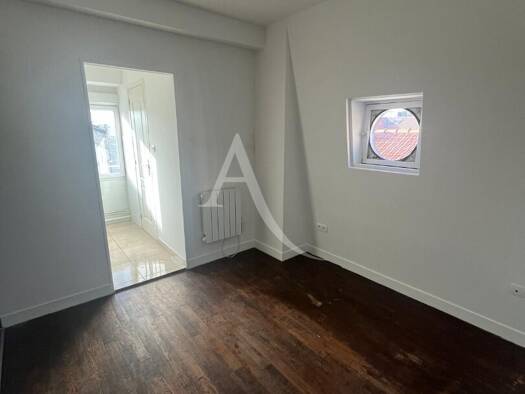 Appartement à louer 810 € 2 pièces 1 chambre 30 m² Étage 2/2 Les Boutours Rosny-sous-Bois 93064