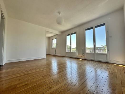 Appartement à vendre 143 000 € 3 pièces 2 chambres 64,83 m² Étage 2/2 Le Vaudreuil 27100