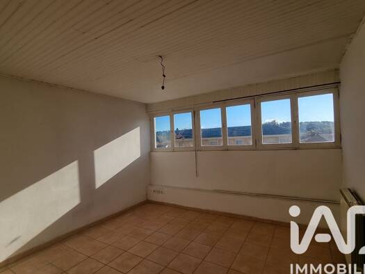 Appartement à vendre 108 000 € 3 pièces 2 chambres 61 m² Étage 3/3 Peripherie Châteaurenard 13160