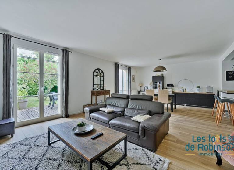 Maison à vendre 609 000 € 7 pièces 5<br/>chambres 141 m²<br/>superficie 335 m²<br/>terrain Vieux Village-Missionnaires Fontenay-le-Fleury 78330
