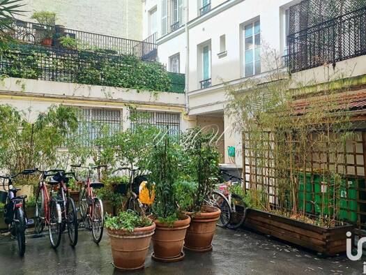 Local d'activités à vendre 24 000 € 27 m² d'espace de stockage Porte Saint Denis-Paradis Paris 10ème 75010