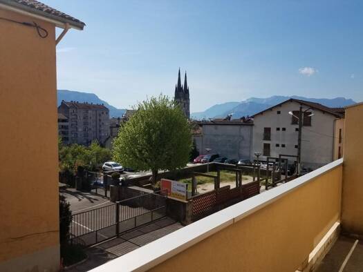 Appartement à louer 420 € 1 pièce 41 m² 1er étage Centre Ville Nord Voiron 38500