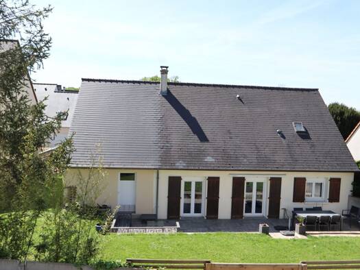 Maison à vendre 340 000 € 6 pièces 4 chambres 131 m² 463 m² de terrain Montjoyeux Tours 37000