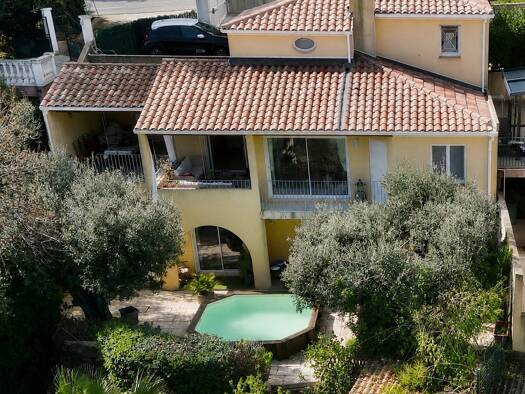 Maison à vendre 560 000 € 6 pièces 4 chambres 235 m² 486 m² de terrain Le Village La Farlède 83210