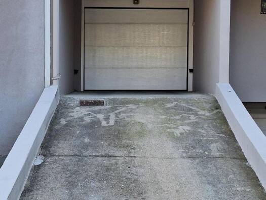 Parking à louer 90 € 15 m² Les Remparts-Kennedy Perpignan 66000