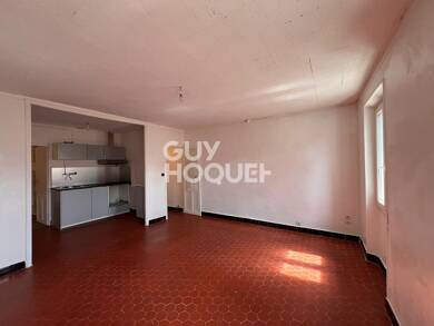 Appartement à louer 570 € 2 pièces 1 chambre 52 m² Dernier étage, Étage 2/2 Saint Maximin la Sainte Baume 83470