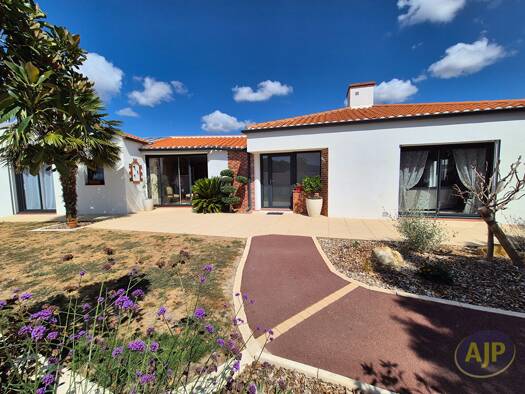 Maison à vendre 787 500 € 6 pièces 3 chambres 191,77 m² 1 021 m² de terrain Centre Challans 85300