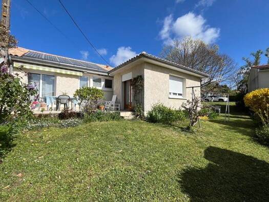 Maison de plain-pied à vendre 149 989 € 4 pièces 3 chambres 81 m² 360 m² de terrain Blaye 33390