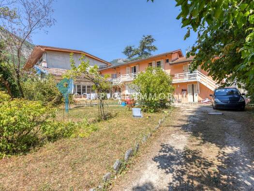 Maison à vendre 718 000 € 9 pièces 5 chambres 220,41 m² 1 240 m² de terrain La Tronche 38700