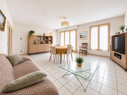 Appartement à vendre 241 500 € 5 pièces 4 chambres 102 m² Étage 4/7 Centre Nord Mâcon 71000