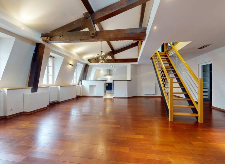 Appartement à vendre 631 500 € 5 pièces 3<br/>chambres 154 m²<br/>superficie Dernier étage, 5/5<br/>étage Capitole Toulouse 31000
