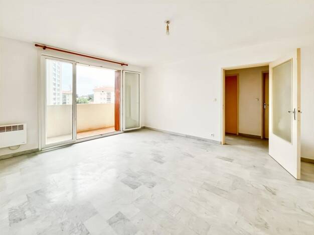 Appartement à vendre 99 800 € 1 pièce 36 m² Étage 2/7 Lagoubran Toulon 83200