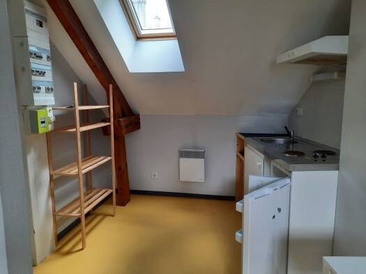 Appartement à louer 260 € 1 pièce 18 m² 2ème étage Nord Ouest Égletons 19300