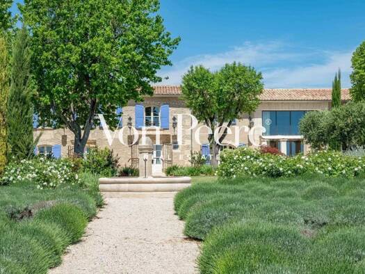 Maison à vendre 5 500 000 € 2 pièces 4 chambres 350 m² 20 000 m² de terrain Maussane-les-Alpilles 13520