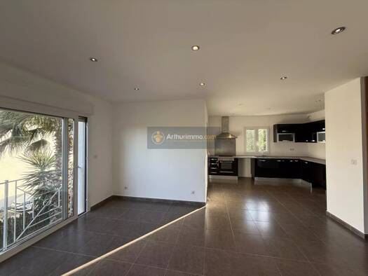 Appartement à vendre 225 000 € 3 pièces 2 chambres 71 m² Étage 3/3 Ouest et Sud Borgo 20290