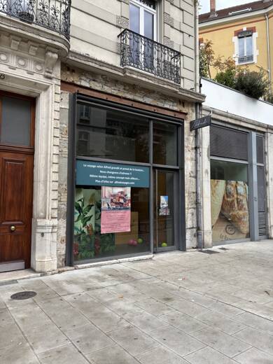 Local commercial à louer 2 000 € 81 m² de surface de vente Grenoble 38000