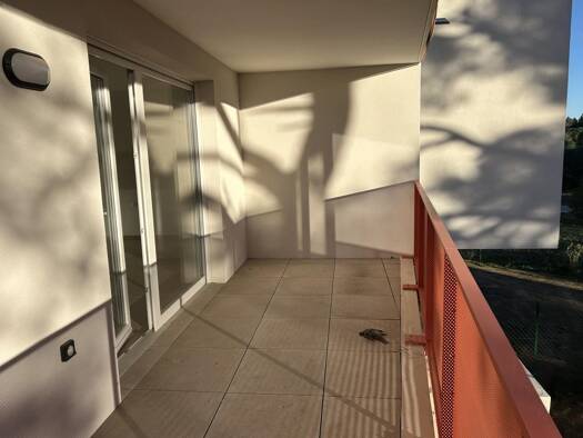 Appartement à louer 1 009 € 3 pièces 2 chambres 66 m² Étage 1/3 Reyran Fréjus 83600