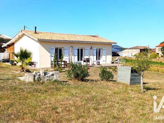 Maison de plain-pied à vendre 158 900 € 4 pièces 2 chambres 79 m² 5 948 m² de terrain Saint-Ciers-sur-Gironde 33820