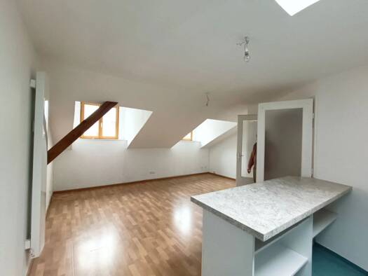 Appartement à louer 450 € 3 pièces 2 chambres 41 m² Capucine-Gare-Miroir Saint-Claude 39200
