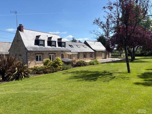 Maison à vendre 296 760 € 6 pièces 4 chambres 140,5 m² 4 346 m² de terrain Martigné-Ferchaud 35640