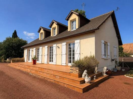 Maison à vendre 169 600 € 5 pièces 4 chambres 143 m² 3 710 m² de terrain Blèves 72600