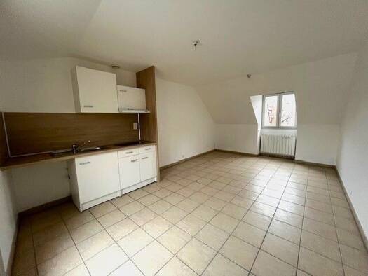 Appartement à louer 420 € 2 pièces 1 chambre 32 m² Étage 3/3 Marcillac-Vallon 12330
