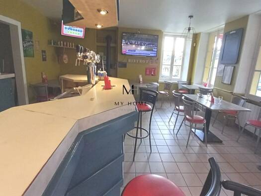 Bar / Café à vendre Fonds de commerce 264 000 € 80 m² d'espace de restauration Mortagne-au-Perche 61400