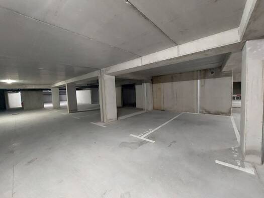 Parking à louer 65 € Centre Les Angles 30133