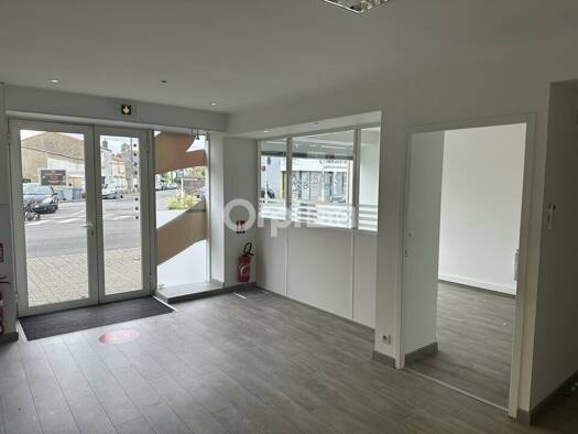 Local commercial à louer 1 500 € 81 m² de surface de vente Rezé 44400