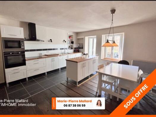 Maison de ville à vendre 58 300 € 10 pièces 3 chambres 156 m² 195 m² de terrain Bourganeuf 23400