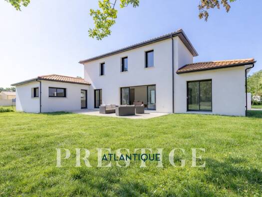 Maison à vendre 675 000 € 10 pièces 5 chambres 188 m² 1 688 m² de terrain Nord Boulogne-Nord Bourg Saint-Philbert-de-Grand-Lieu 44310