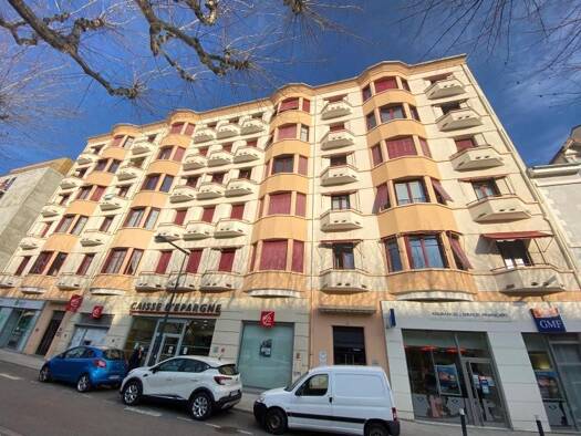 Appartement à louer 938 € 5 pièces 3 chambres 127 m² 2ème étage Centre Ville Sud-Vallée Voiron 38500