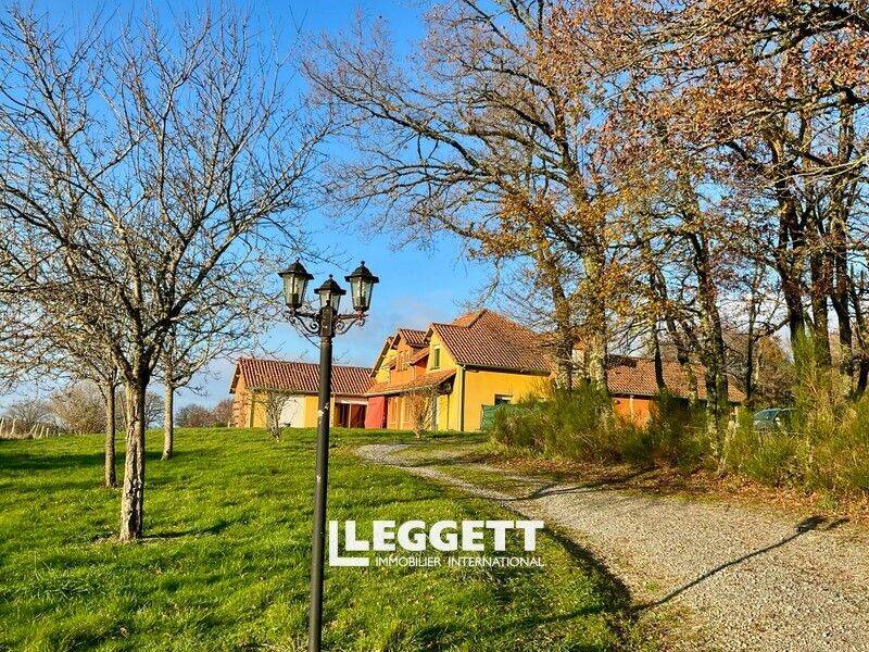 Maison à vendre, 215m², SAINT YRIEIX LES BOIS