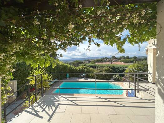 Maison en viager Bouquet 499 900 € 6 pièces 4 chambres 163 m² 840 m² de terrain Frejus 83600