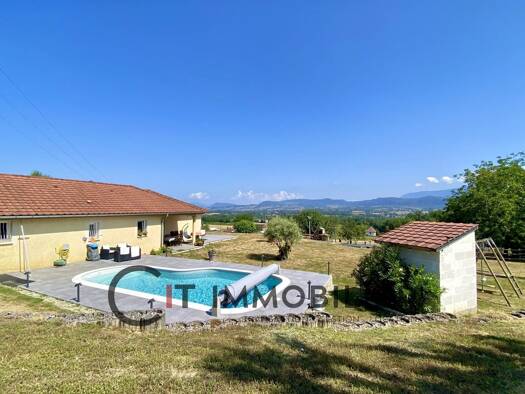 Maison de plain-pied à vendre 450 000 € 8 pièces 1 chambre 202 m² Saint-Jean-d'Avelanne 38480