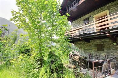 Chalet à vendre 344 000 € 4 pièces 2 chambres 138 m² 1 620 m² de terrain Sainte-Foy-Tarentaise 73640
