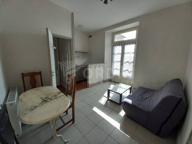 Appartement à louer 320 € 1 pièce 14 m² Étage 1/3 Avallon 89200
