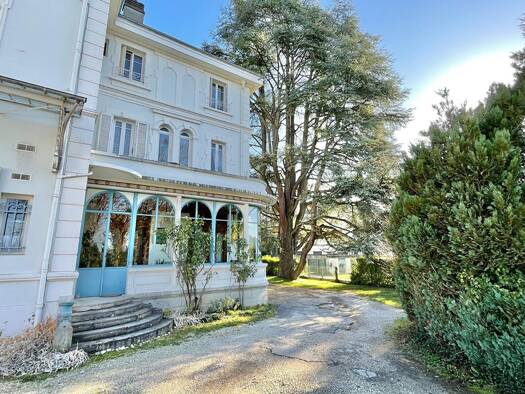 Appartement à vendre 265 000 € 4 pièces 3 chambres 153 m² RDC/2 Centre Est Sud La Tour-du-Pin 38110