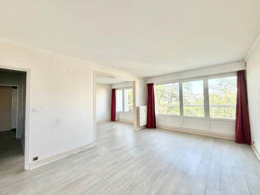 Appartement à vendre 133 750 € 4 pièces 2 chambres 80,19 m² Étage 3/4 La Madeleine Chartres 28000