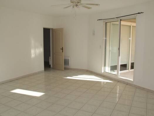 Appartement à louer 745 € 4 pièces 3 chambres 84 m² 1er étage Zone Périphérique Urbaine Carpentras 84200