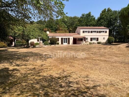 Maison à vendre 650 000 € 8 pièces 7 chambres 260 m² 6 218 m² de terrain Le Bourg Les Sables-d'Olonne 85180