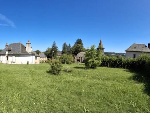 Maison à vendre 123 000 € 5 pièces 4 chambres 102 m² 930 m² de terrain Saint-Martin-Cantales 15140