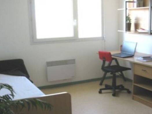 Studio à louer 470 € 1 pièce 20 m² Le Bourg sous la Roche-Rivoli-Courtaisière La Roche-sur-Yon 85000